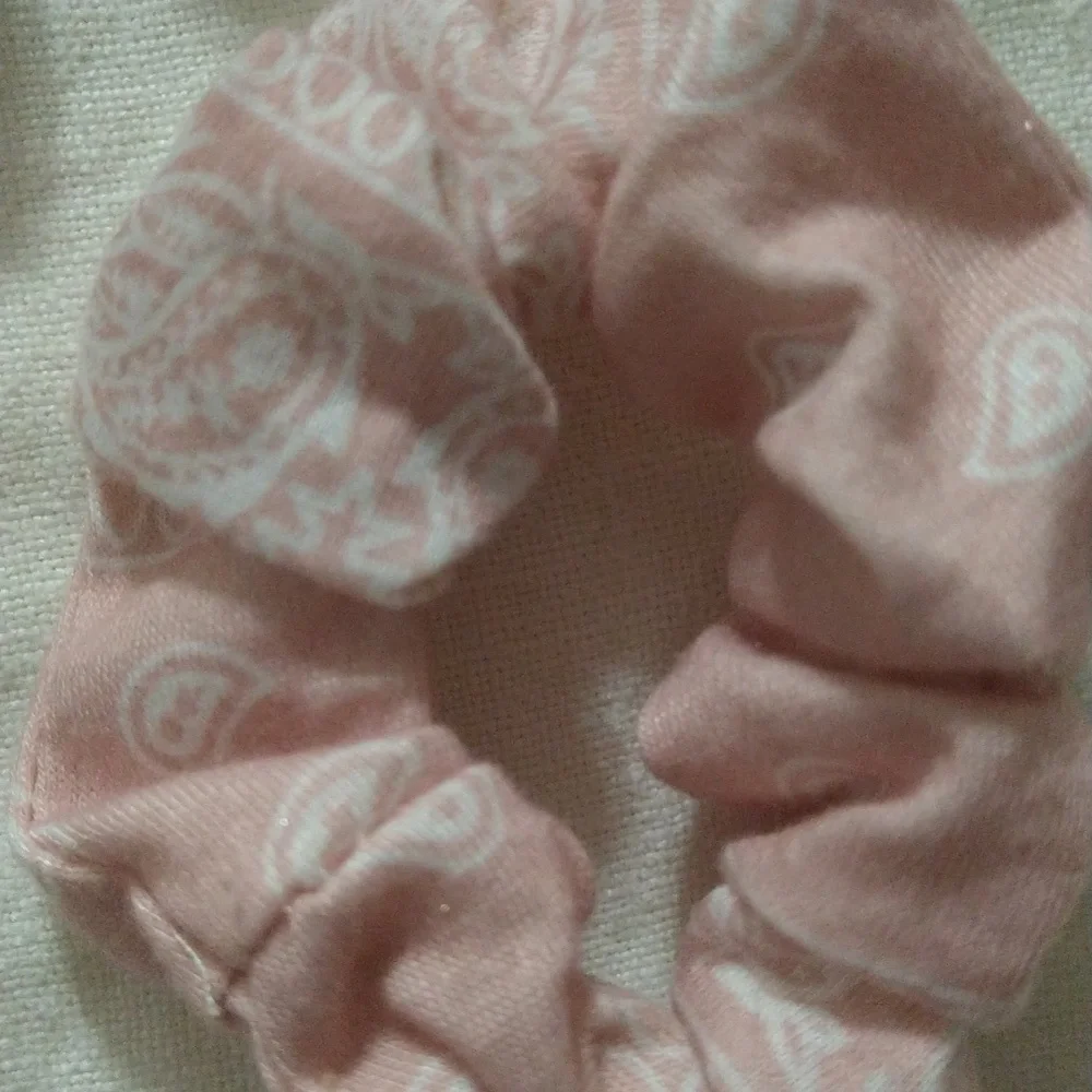 Miscellaneous Hair scrunchies - Picture 2 of 5